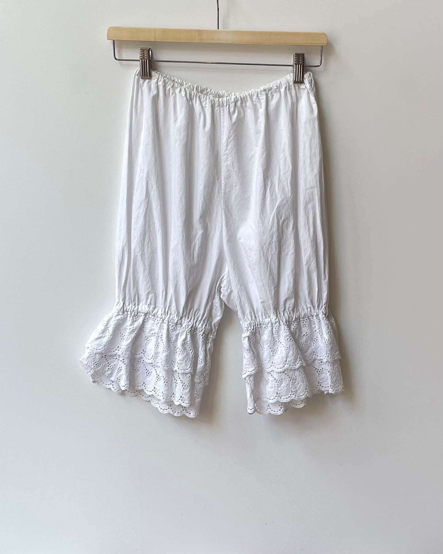 Antique White Cotton Feminine Lace Crop Pants